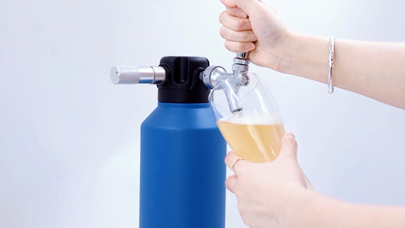 Growler Aislado de 2L con Dispensador de Cerveza